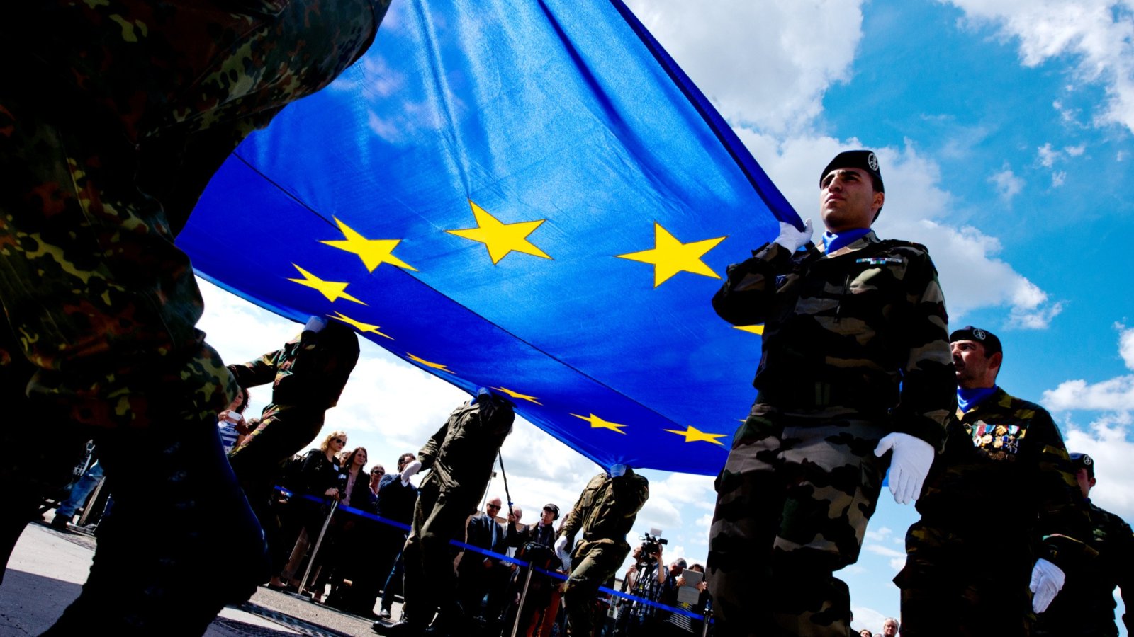 La nostra posizione sul riarmo e la difesa europea