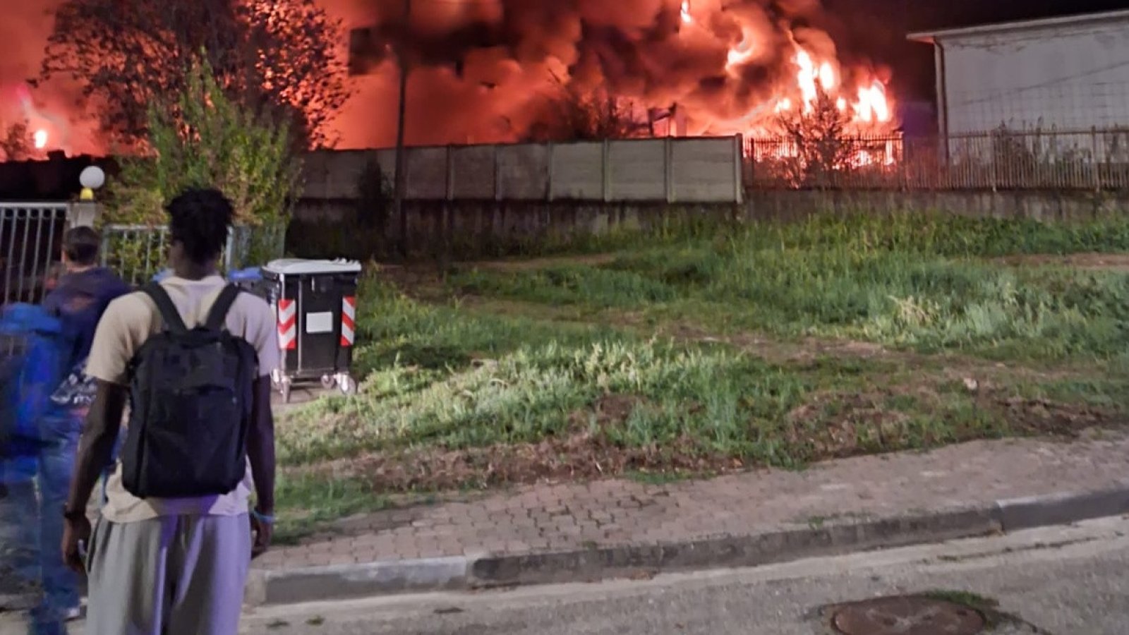 Incendio all’ex Centrale del latte Cappello, Azione: «Alba deve trovare la forza per affrontare insieme il tema dell’accoglienza dei lavoratori migranti»